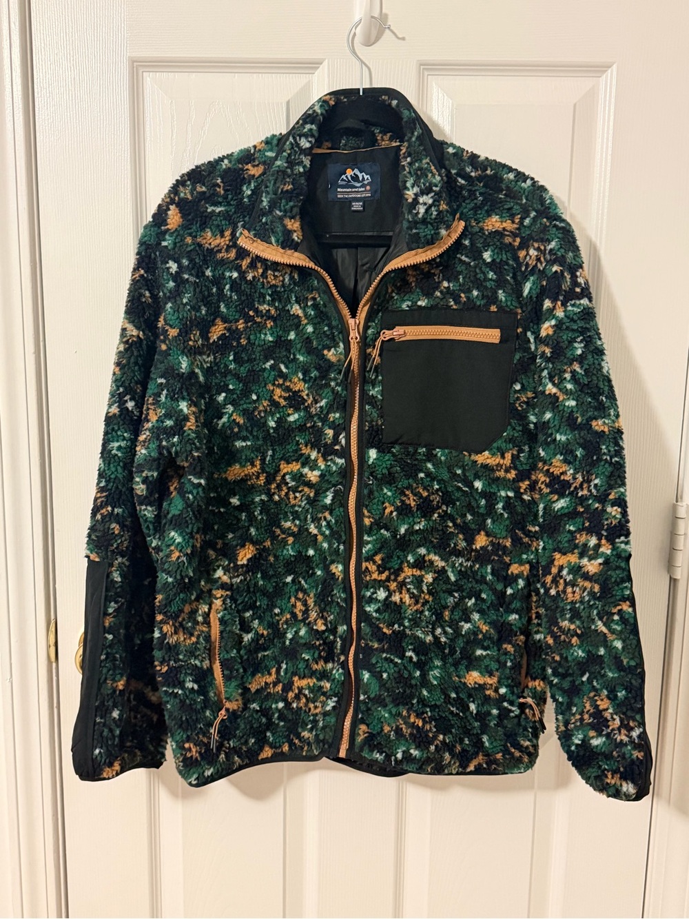 Men's Camouflage Green Sherpa Jacket with Contrast Zip Pocket
